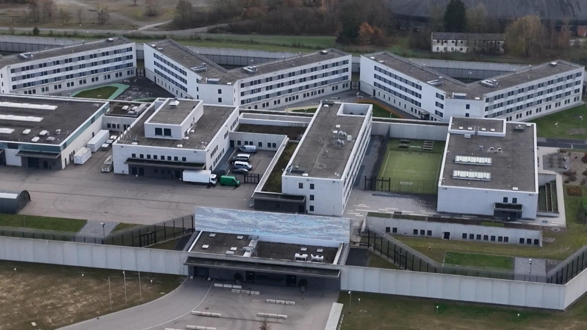 Die Justizvollzugsanstalt in Augsburg-Gablingen kommt nicht aus den Schlagzeilen. Auch die neuen Vorwürfe gegen die Einrichtung wiegen schwer. 