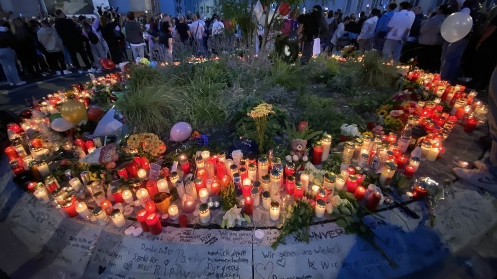 Gedenkfeier nach Messerangriff in Würzburg.