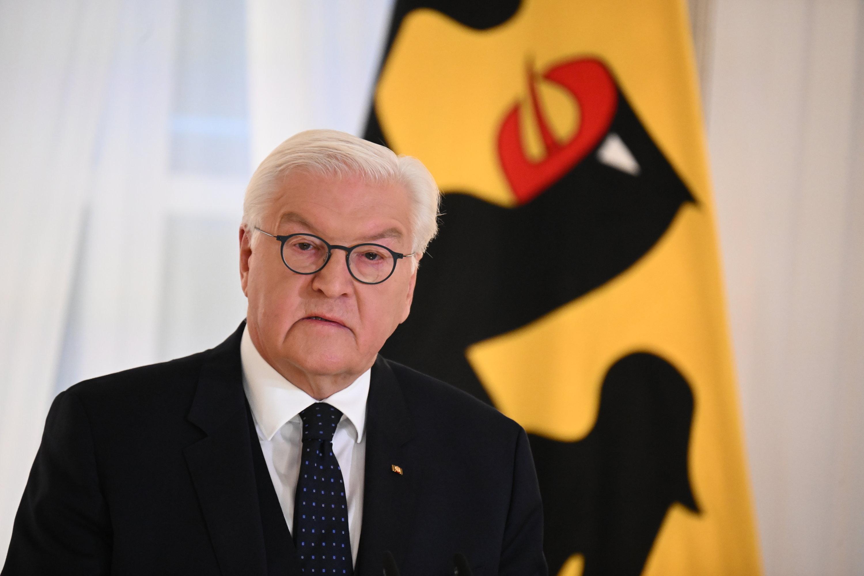 07.11.2024, Berlin: Bundespräsident Frank-Walter Steinmeier spricht vor der Veranstaltung «35 Jahre Friedliche Revolution: Sieg der Freiheit? Überhöhter Mythos? Gefährdetes Erbe?» im Schloss Bellevue zum Ende der Ampel-Koalition. Foto: Sebastian Christoph Gollnow/dpa +++ dpa-Bildfunk +++