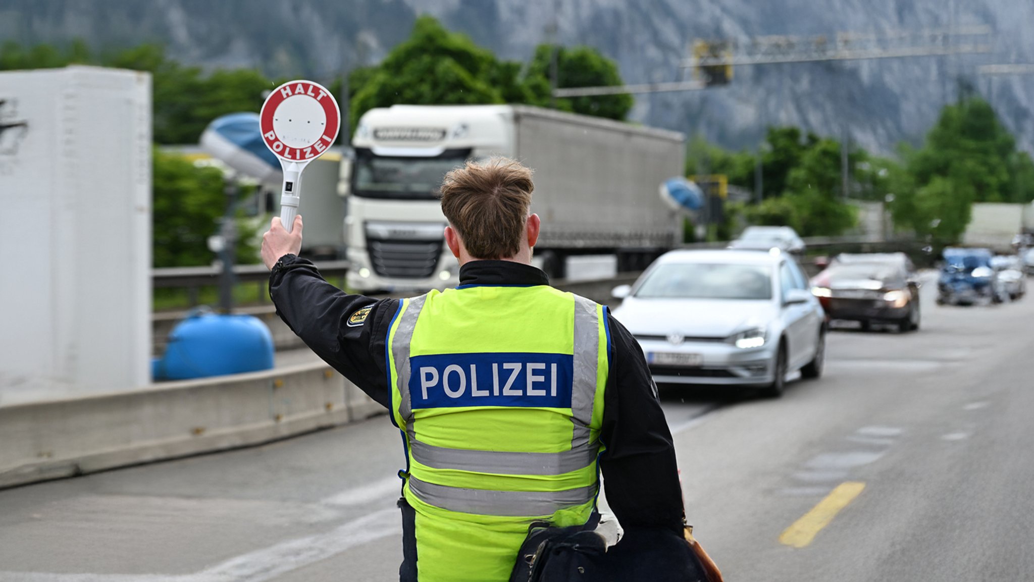 Die Zahl der Flüchtlinge, die nach Bayern kommen, ist erneut gesunken. 