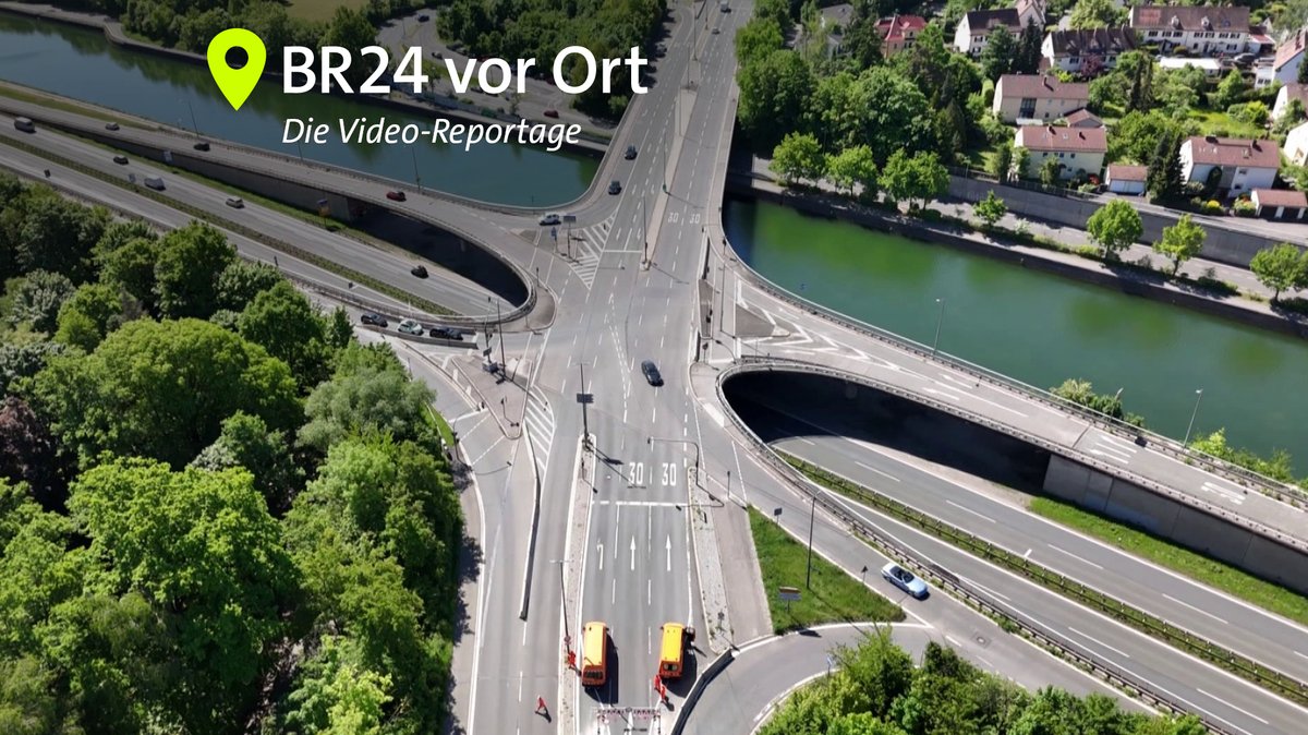 Eine Luftbildaufnahme zeigt die Zirndorfer Brücke von oben. 