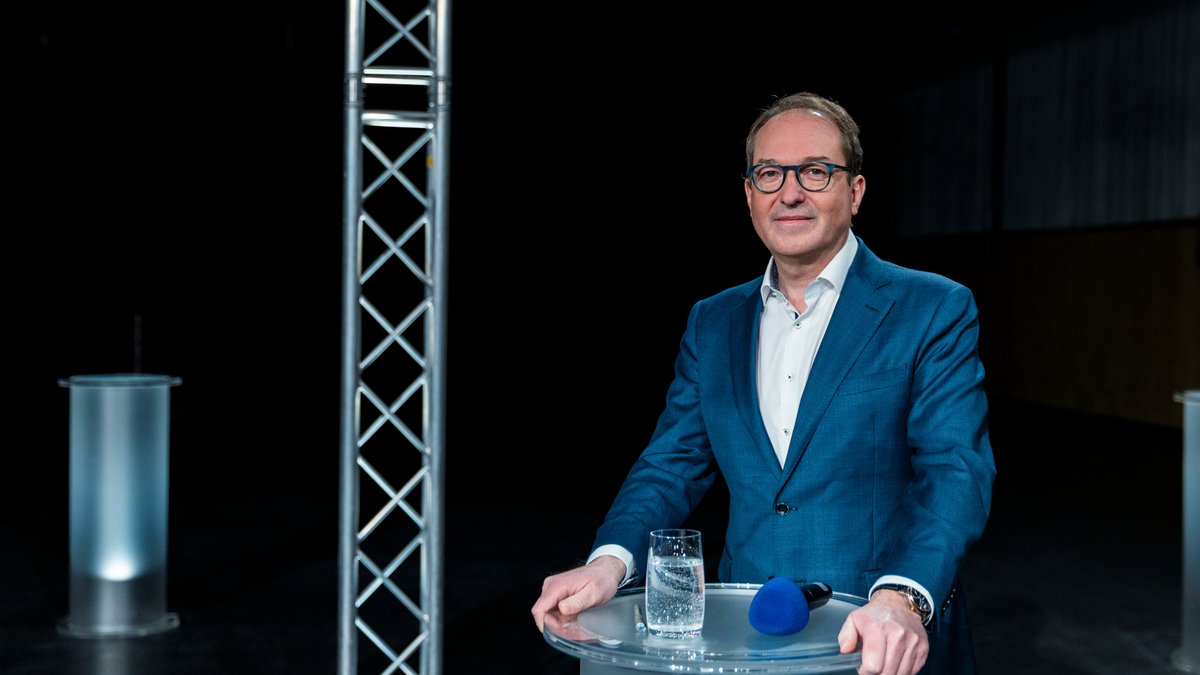 Alexander Dobrindt (CSU) thematisierte unter anderem die Mütterrente und die Förderung von E-Mobilität. | Bild: BR/Raphael Kast Alexander Dobrindt (CSU) thematisierte unter anderem die Mütterrente und die Förderung von E-Mobilität.