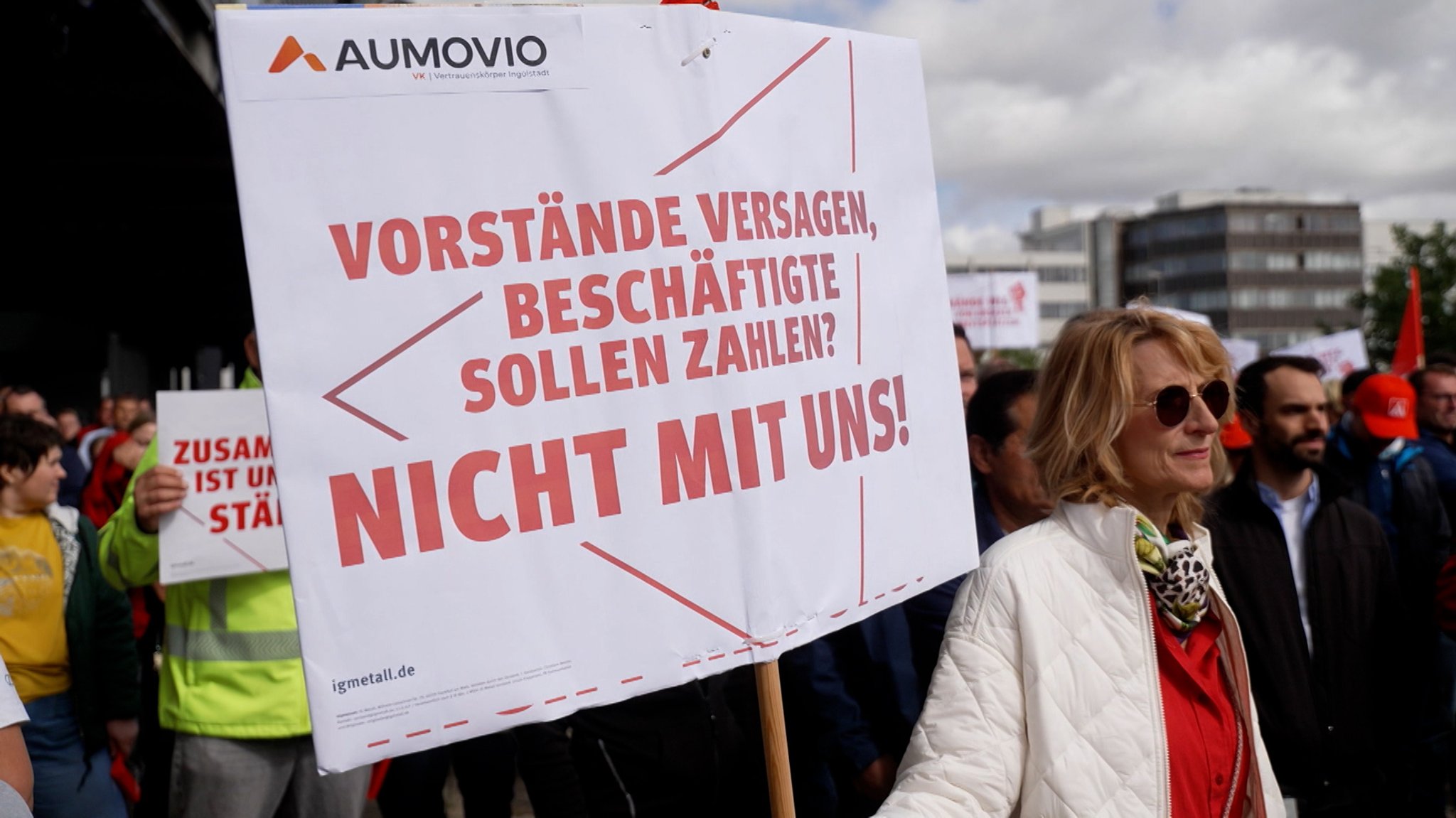 Protestaktion vor den Audi-Werkstoren in Ingolstadt. | Bild: BR24 Protestaktion vor den Audi-Werkstoren in Ingolstadt.