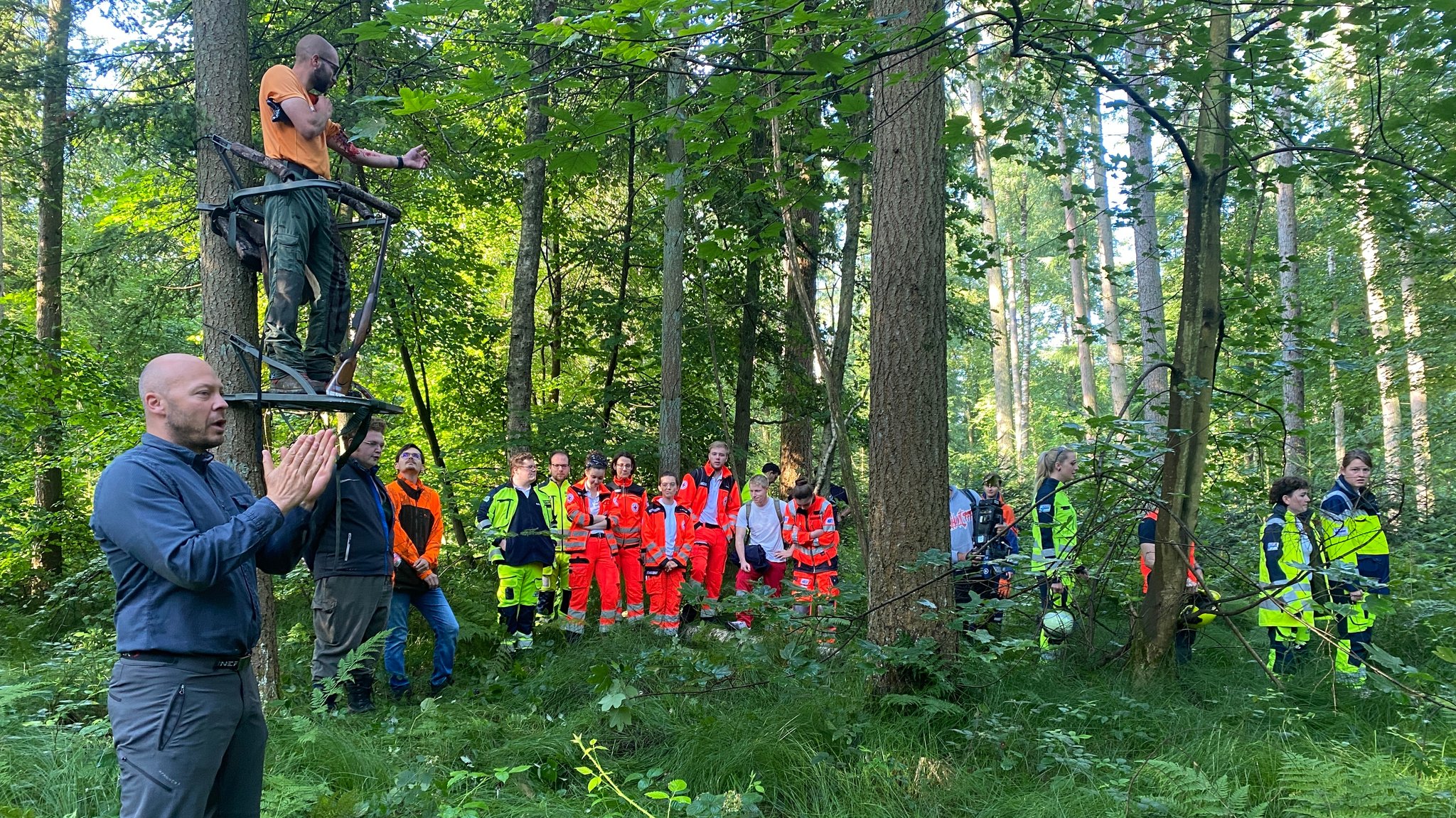 Einsatzkräfte üben mit Förstern den Notfall