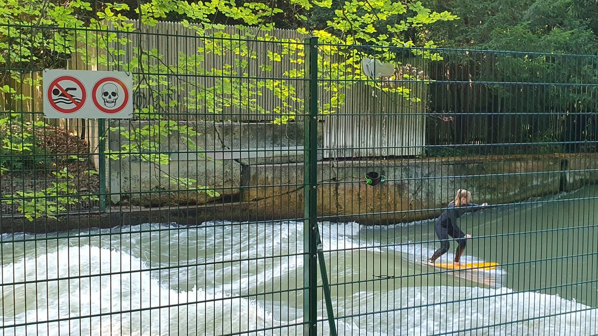 "Ein bisschen Kalifornien": Weitere legale Surfwelle in München