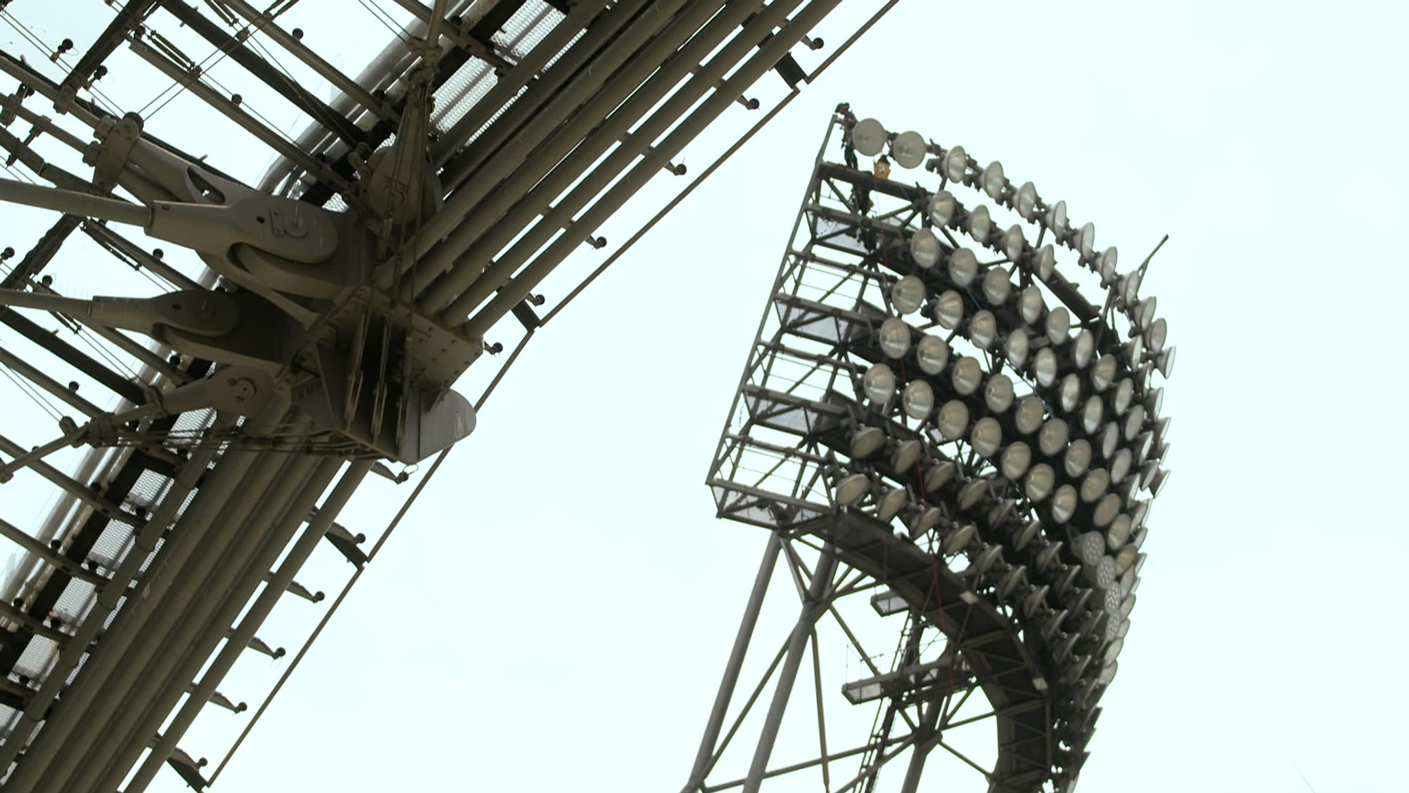 Die Flutlichtanlage in München: 550 Strahler mit Tageslichtcharakter - 1972 eine Weltneuheit. Nun werden sie gegen LED-Scheinwerfer ausgetauscht