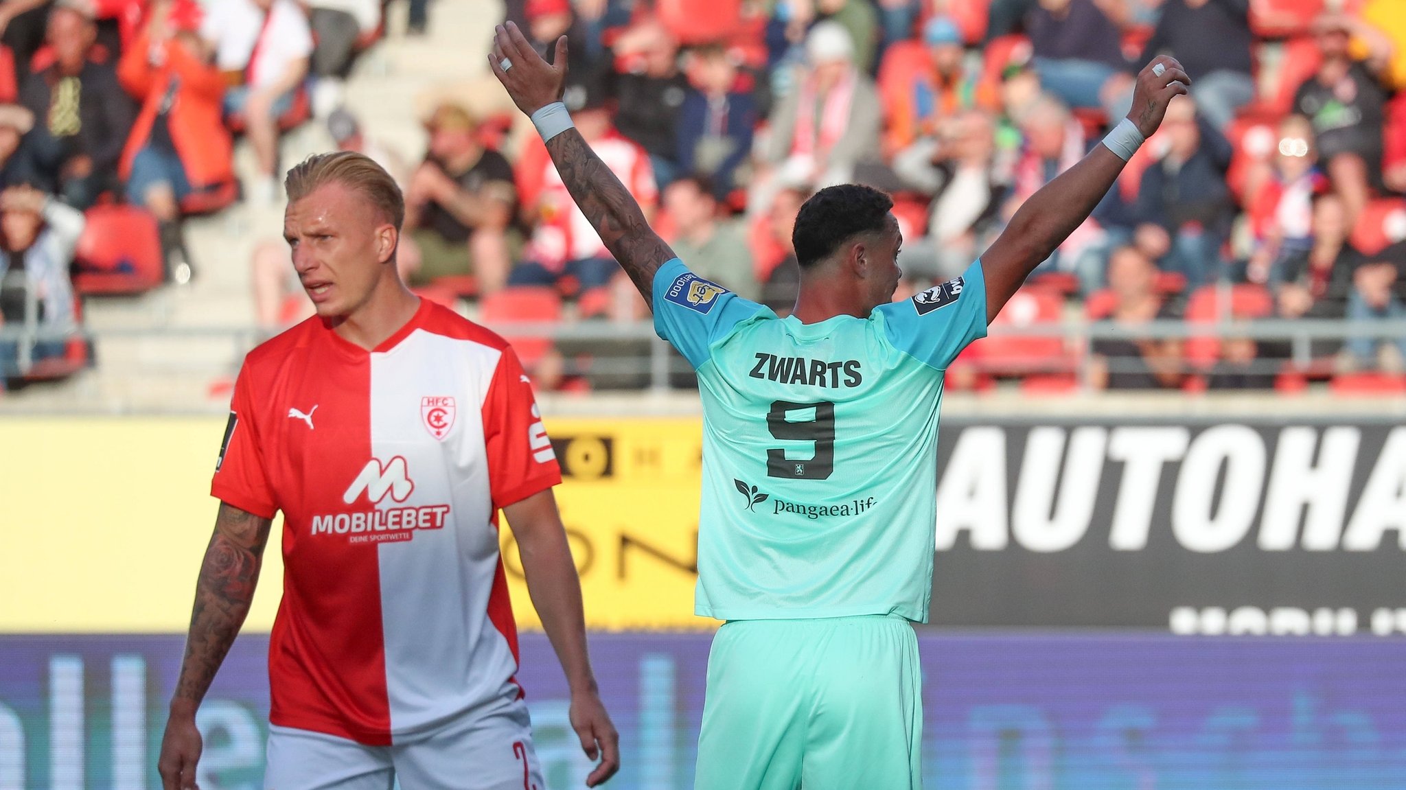 Erleichterung beim TSV 1860 München nach dem Sieg in Halle