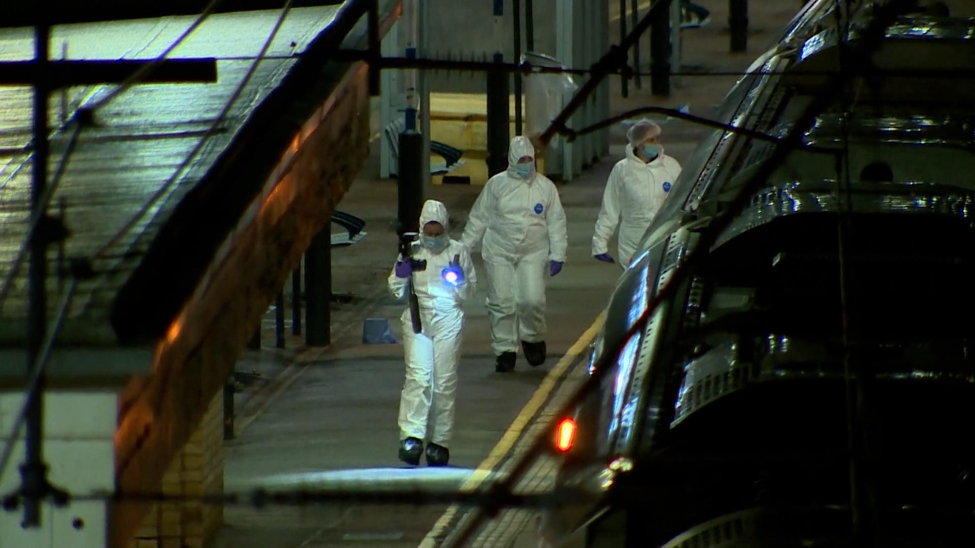 Viele Verletzte nach Angriff in einem Zug in England