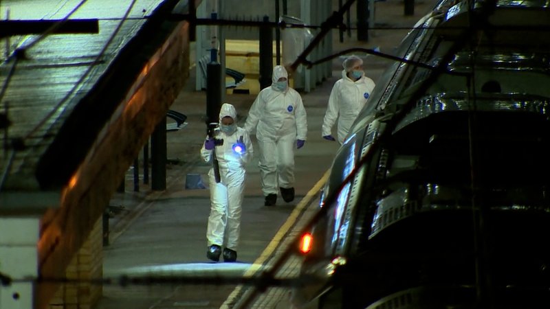 Viele Verletzte nach Angriff in einem Zug in England | Bild: BR Viele Verletzte nach Angriff in einem Zug in England