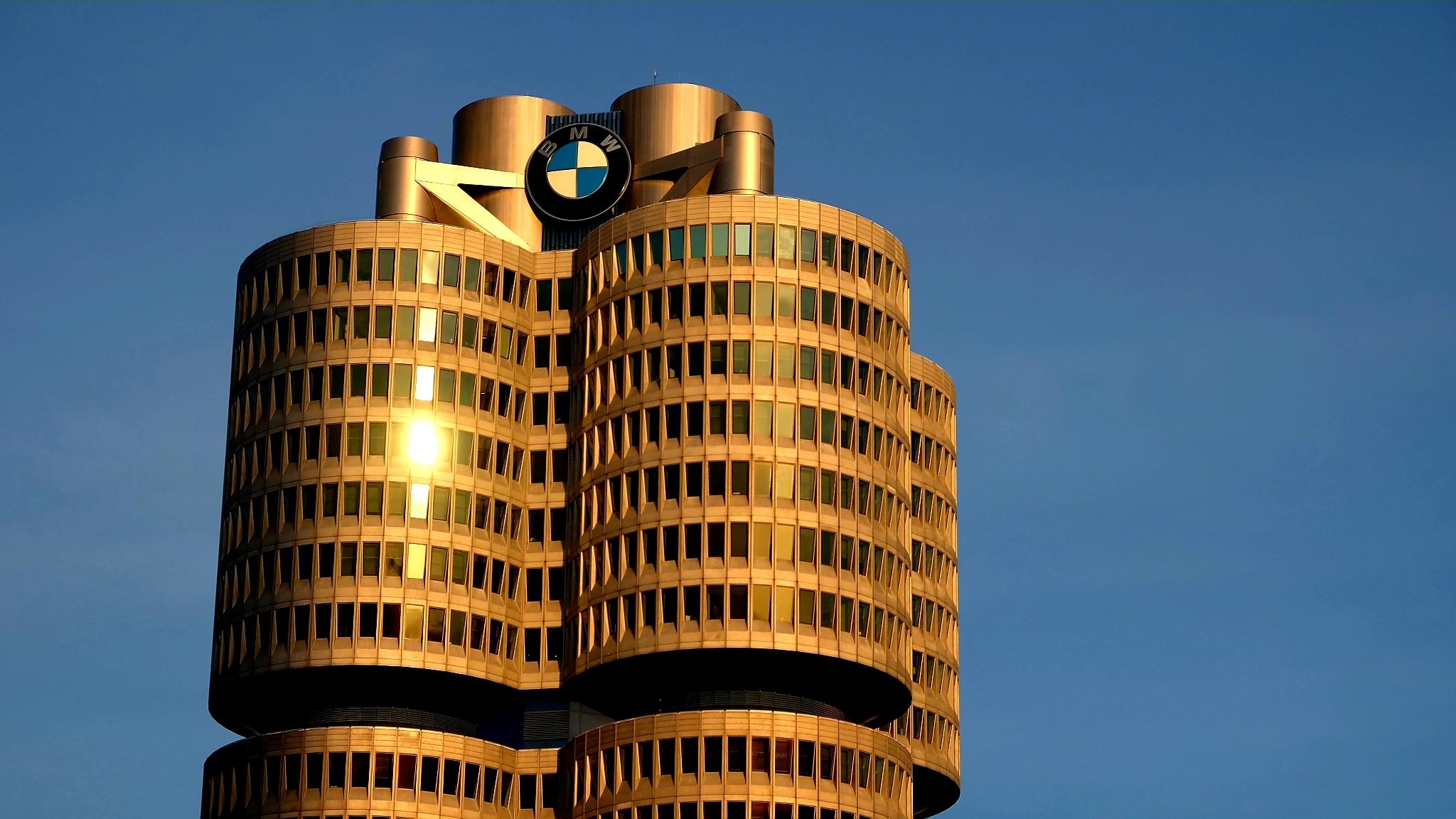 BMW macht weniger Gewinn, trotzt aber der Konkurrenz