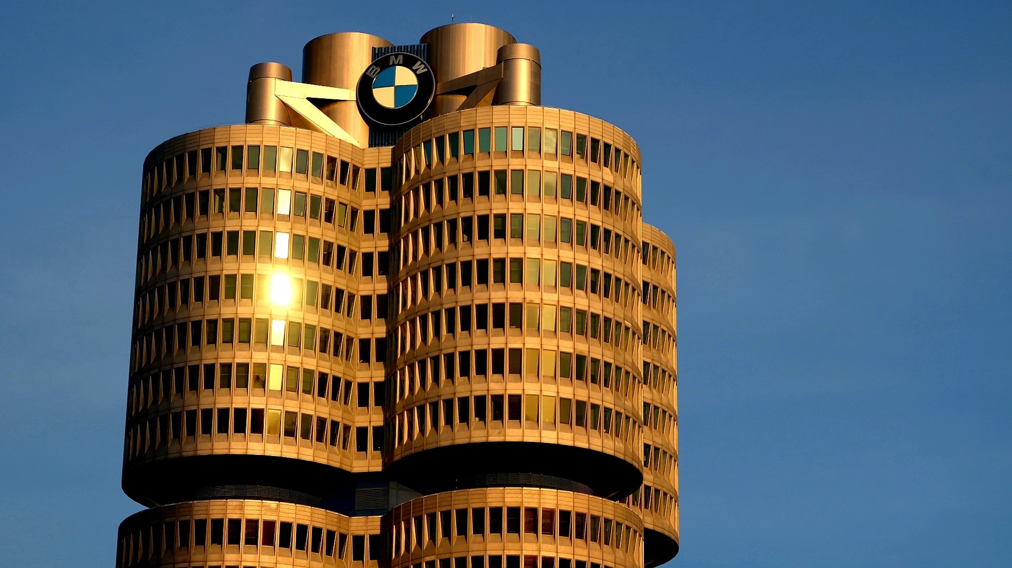 BMW macht weniger Gewinn, trotzt aber der Konkurrenz