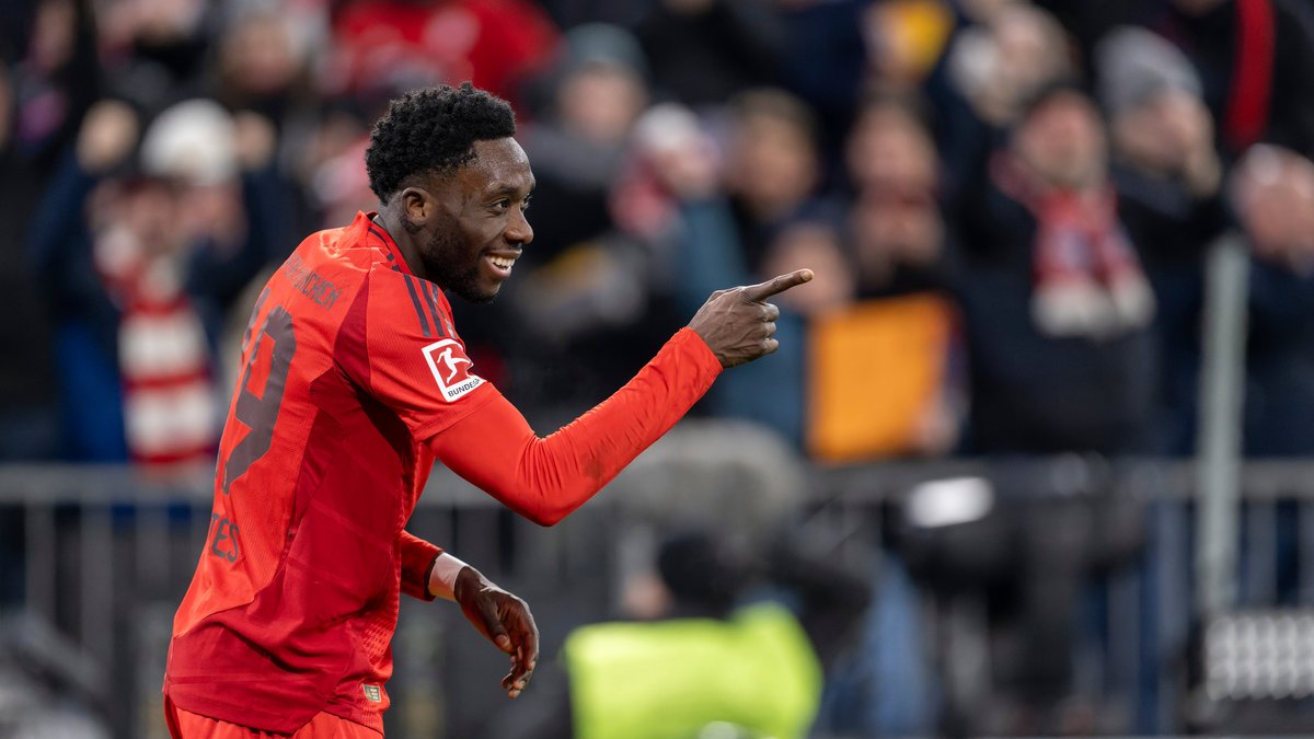 "Phonzy" bleibt: Davies verlängert beim FC Bayern bis 2030