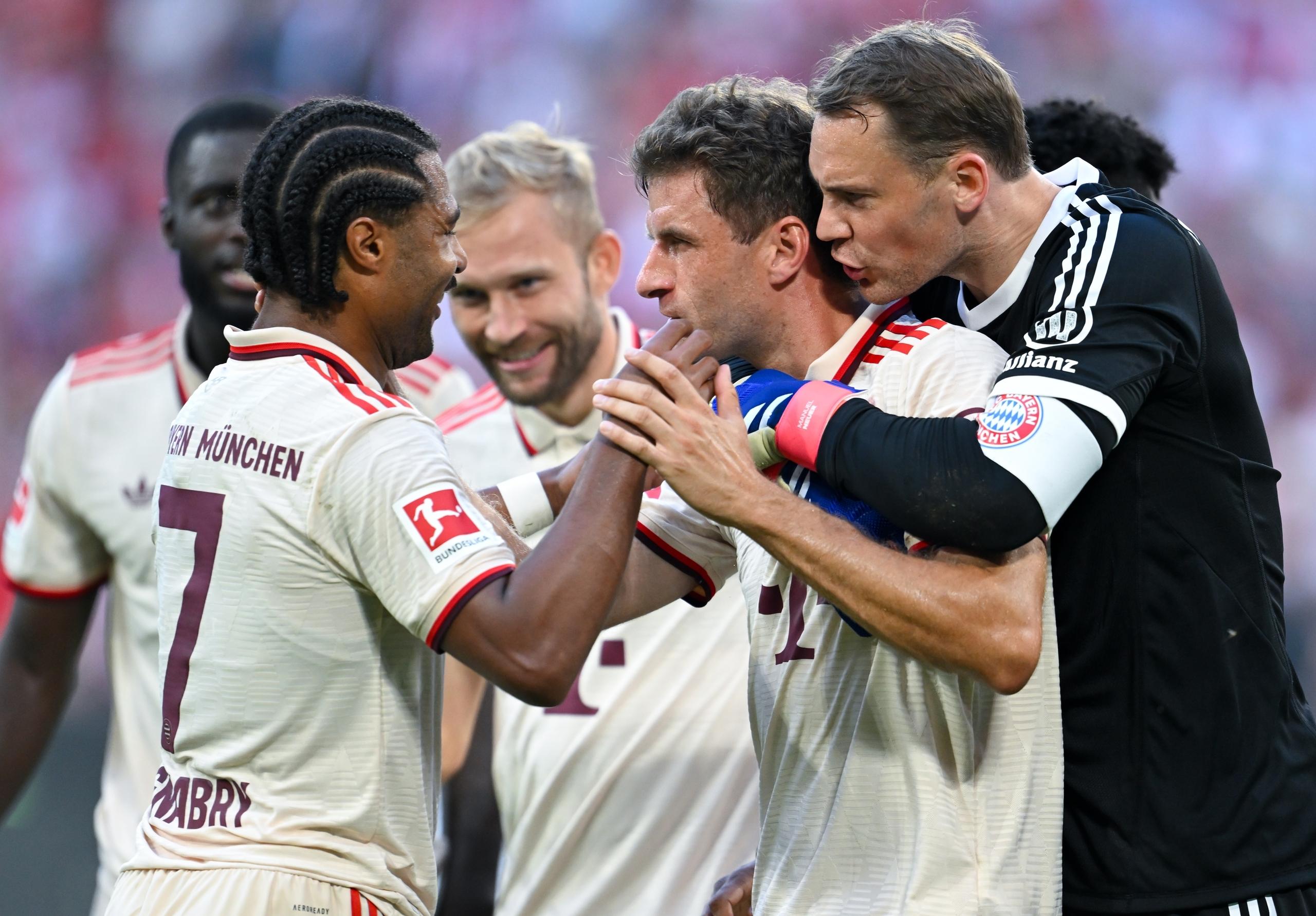 FC-Bayern-Jubel nach dem 2:0 durch Thomas Müller gegen den SC Freiburg