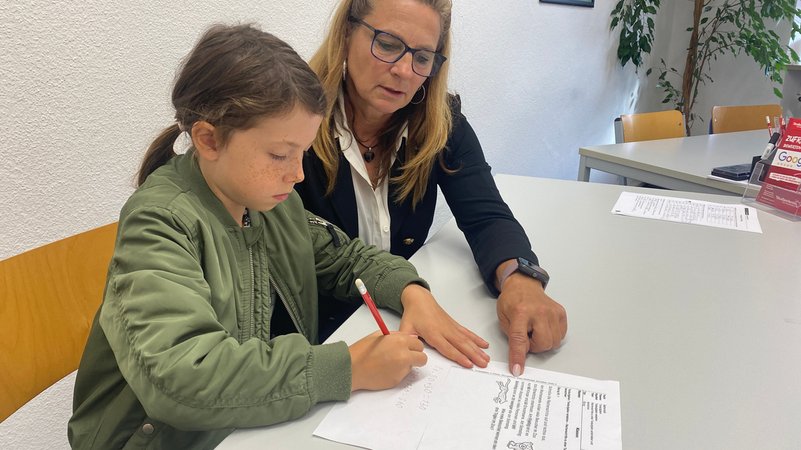 Elisabeth hat mit Mathe-Nachhilfe Erfolg | Bild: Astrid Uhr Elisabeth hat mit Mathe-Nachhilfe Erfolg