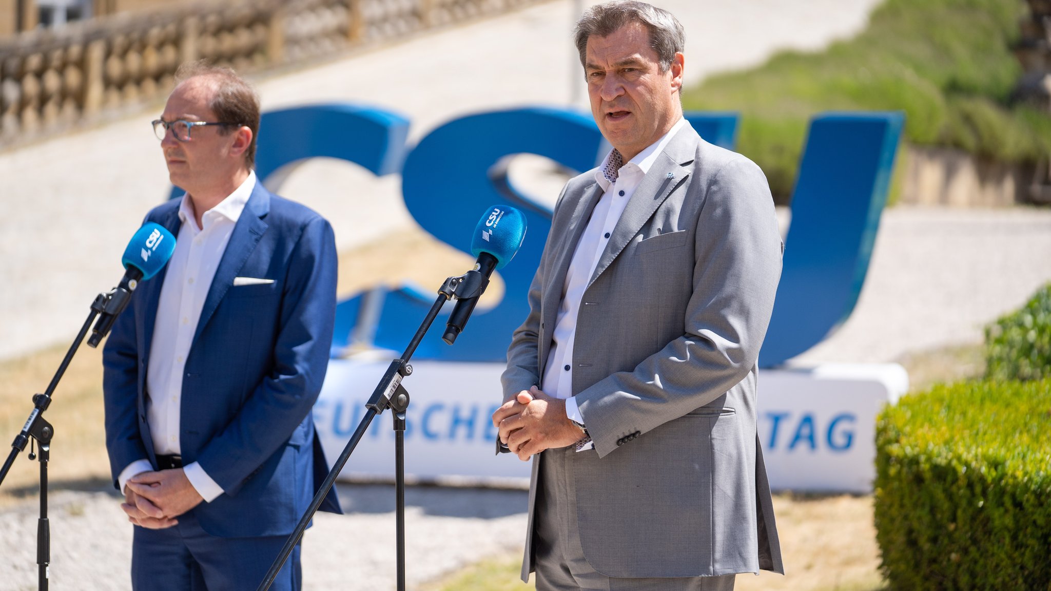 20.07.22: CSU-Landesgruppenchef Dobrindt (l.) und Parteichef Söder (r.) bei der Sommerklausur der Landesgruppe im oberfränkischen Kloster Banz.