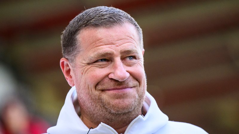 ARCHIV - 19.04.2025, Baden-Württemberg, Heidenheim: Fußball: Bundesliga, 1. FC Heidenheim - Bayern München, 30. Spieltag, Voith-Arena. Münchens Sportvorstand Max Eberl steht vor dem Spiel im Stadion. (zu dpa: «Bayern sagen Meisterreise nach Ibiza ab: «Gehört sich nicht»») Foto: Tom Weller/dpa +++ dpa-Bildfunk +++ | Bild: dpa-Bildfunk/Tom Weller ARCHIV - 19.04.2025, Baden-Württemberg, Heidenheim: Fußball: Bundesliga, 1. FC Heidenheim - Bayern München, 30. Spieltag, Voith-Arena. Münchens Sportvorstand Max Eberl steht vor dem Spiel im Stadion. (zu dpa: «Bayern sagen Meisterreise nach Ibiza ab: «Gehört sich nicht»») Foto: Tom Weller/dpa +++ dpa-Bildfunk +++