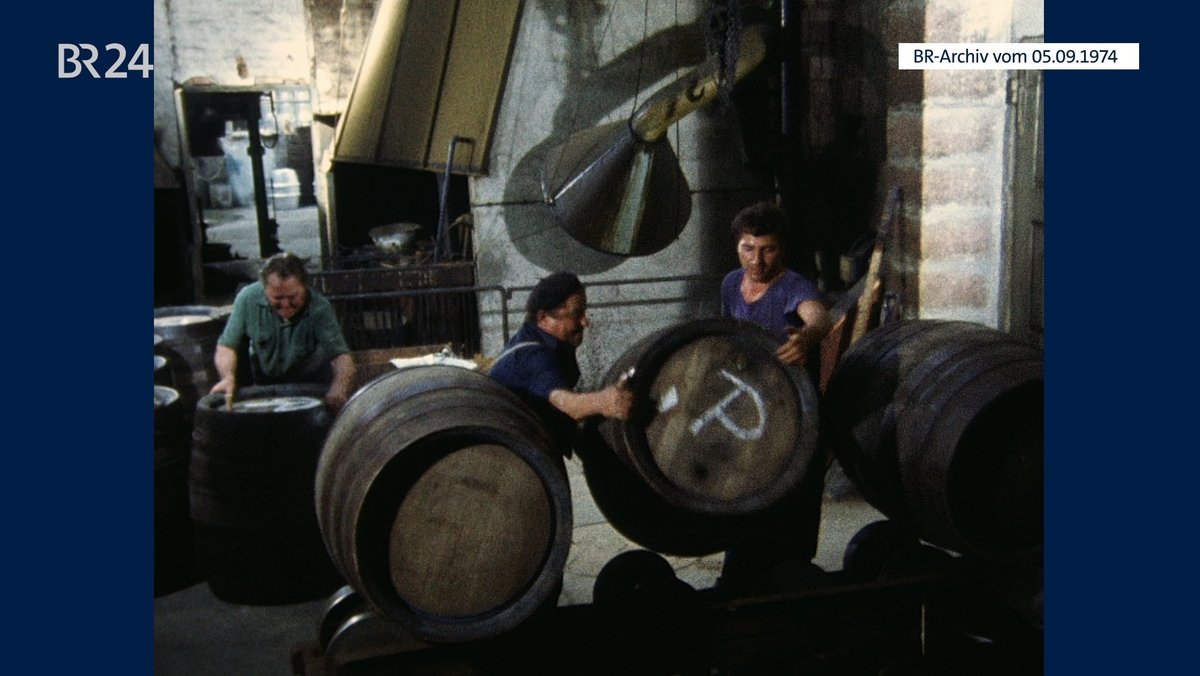 Schäffler mit Holzfässern