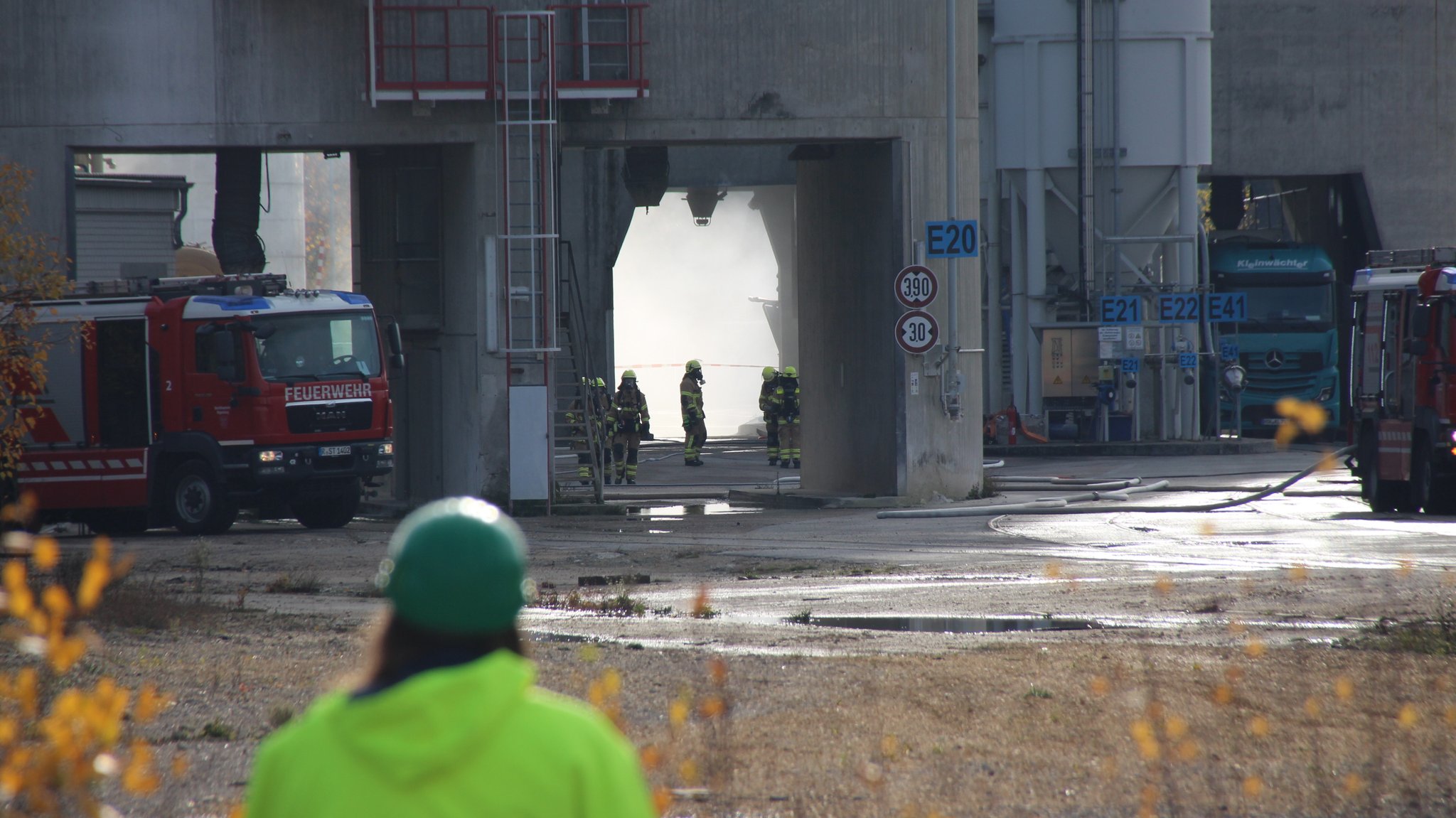 Nach Brand in Regensburger Kalkwerk zeitweise Explosionsgefahr