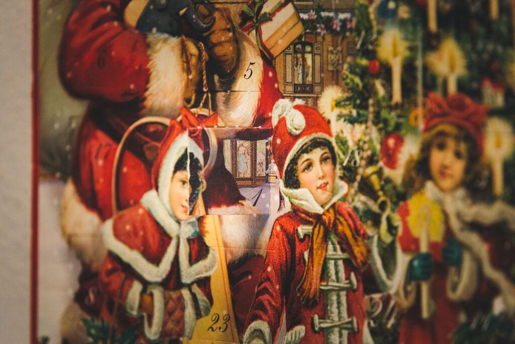 Nahaufnahme eines Adventskalenders