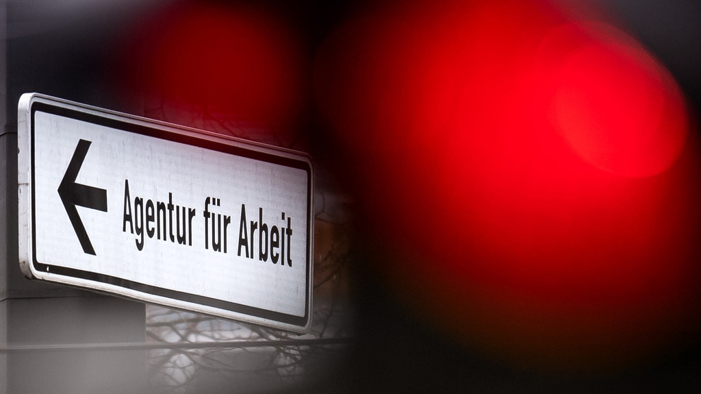 Agentur für Arbeit - rote Ampel.