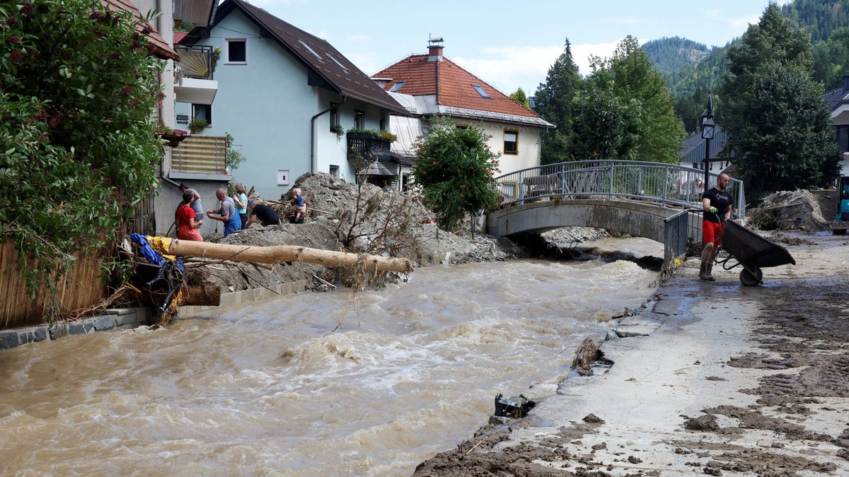 Hochwasser: Helfer aus Bayern unterwegs nach Slowenien