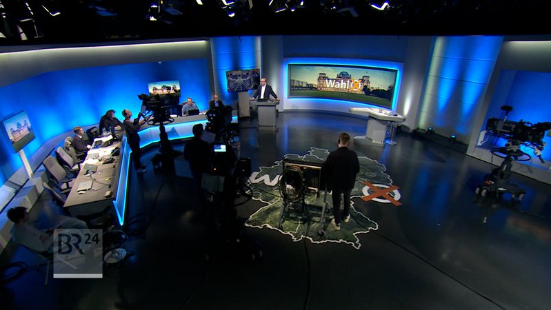 Auch BR24 geht morgen um 17.15 Uhr mit seinem großen Wahlstudio an den Start und das wieder mit unserem Wahlexperten Andreas Bachmann. | Bild: BR Auch BR24 geht morgen um 17.15 Uhr mit seinem großen Wahlstudio an den Start und das wieder mit unserem Wahlexperten Andreas Bachmann.