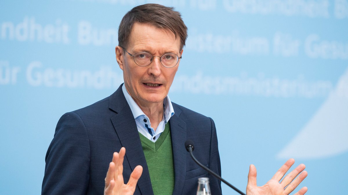 Karl Lauterbach (SPD), Bundesgesundheitsminister, spricht bei einer Pressekonferenz am 7.3.22.. 