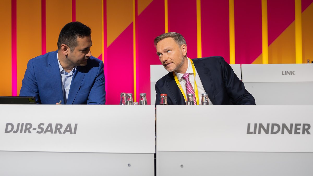 Christian Lindner (r.) und Bijan Djir-Sarai bei einem Parteitag der FDP im April 2023