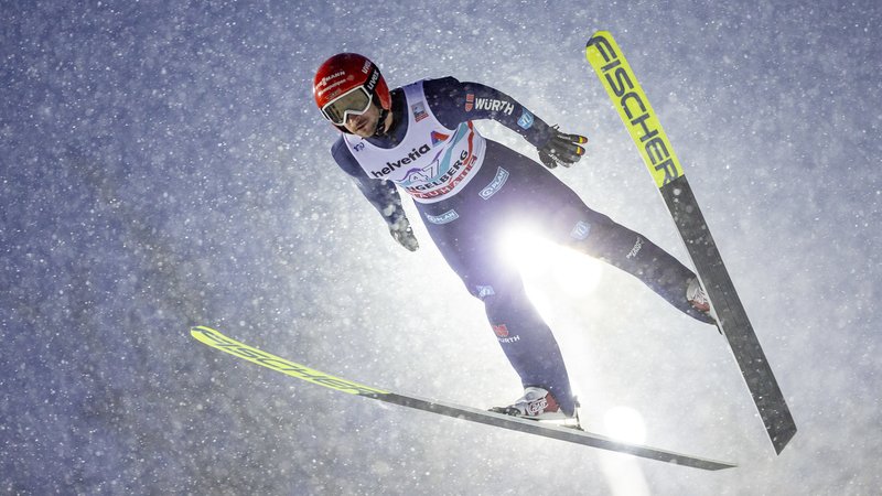 Skisprung Weltcup in Engelberg | Bild: dpa-Bildfunk/Philipp Schmidli Skisprung Weltcup in Engelberg