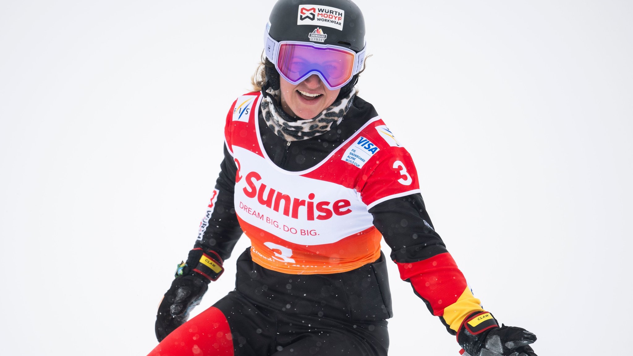 10.01.2026, Schweiz, Scuol: Snowboard: Weltcup, Parallel-Riesenslalom. Die Siegerin Ramona-Theresia Hofmeister aus Deutschland reagiert während des Finales des FIS Alpinen Snowboard Parallel-Riesenslaloms. Foto: Gian Ehrenzeller/KEYSTONE/dpa +++ dpa-Bildfunk +++ | Bild: dpa-Bildfunk/Gian Ehrenzeller 10.01.2026, Schweiz, Scuol: Snowboard: Weltcup, Parallel-Riesenslalom. Die Siegerin Ramona-Theresia Hofmeister aus Deutschland reagiert während des Finales des FIS Alpinen Snowboard Parallel-Riesenslaloms. Foto: Gian Ehrenzeller/KEYSTONE/dpa +++ dpa-Bildfunk +++