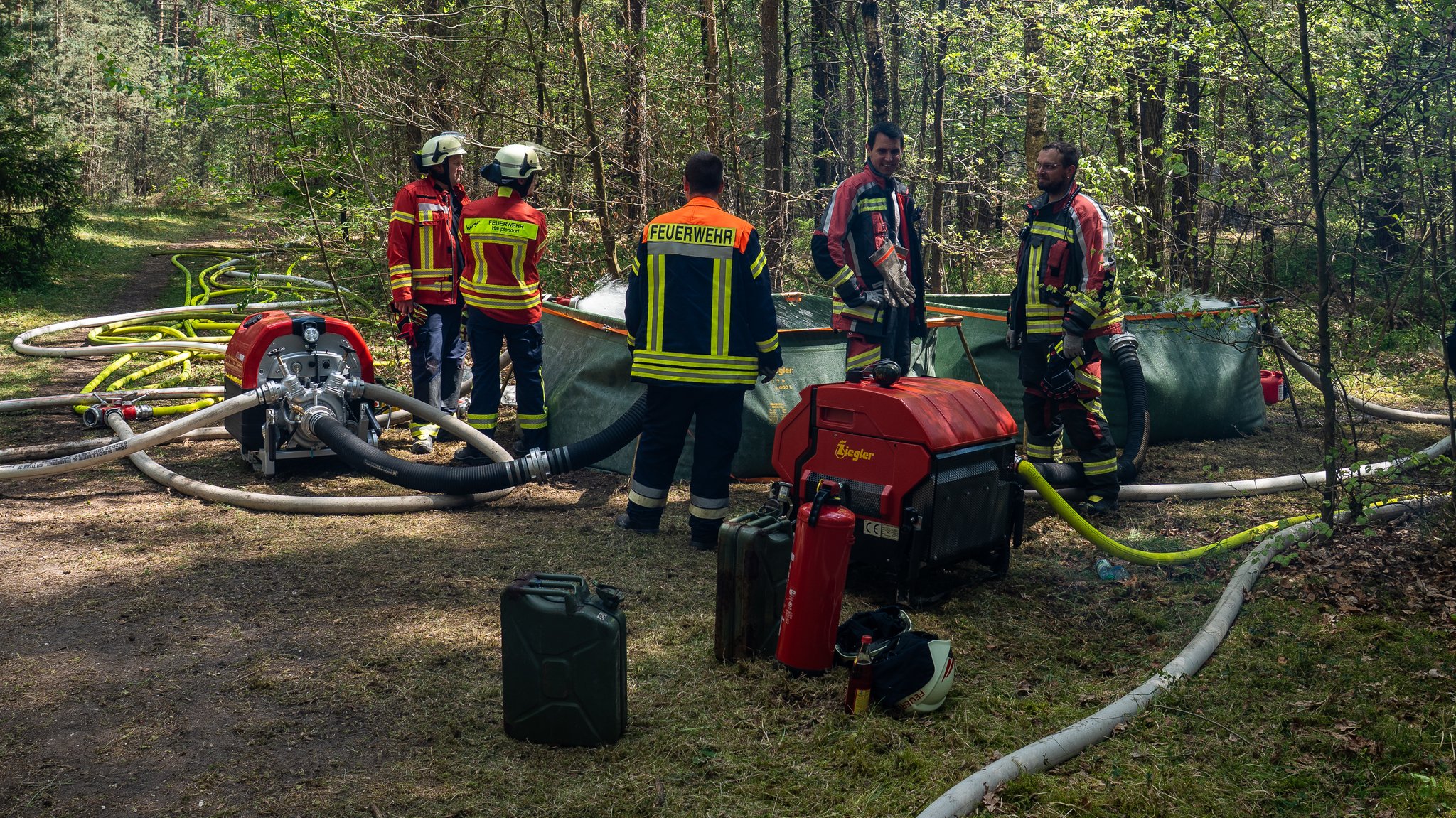 Waldbrand im Tennenloher Forst: Tagelang waren Hubschrauber und Spezialkräfte im Dauereinsatz. | Bild: NEWS5 / Ferdinand Merzbach Waldbrand im Tennenloher Forst: Tagelang waren Hubschrauber und Spezialkräfte im Dauereinsatz.