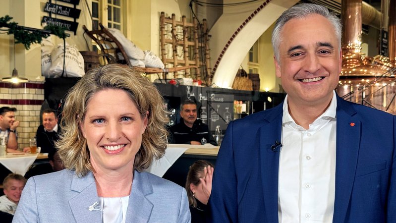 Freudenstein vs. Burger - so das Live-Duell in Regensburg. Die Themen im Wahlkampf: teure Mieten, ein Konzept für die Touristen im historischen Stadtkern und das Thema Sicherheit. | Bild: BR/Mira Barthelmann Freudenstein vs. Burger - so das Live-Duell in Regensburg. Die Themen im Wahlkampf: teure Mieten, ein Konzept für die Touristen im historischen Stadtkern und das Thema Sicherheit.