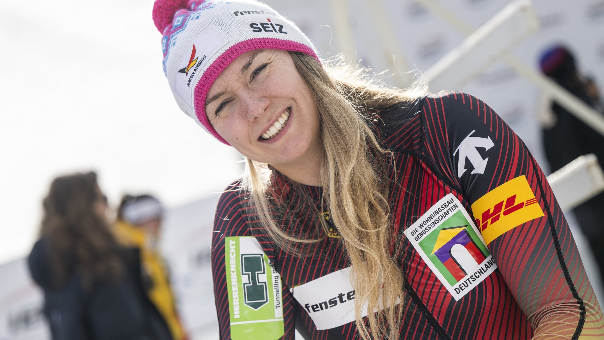 25.01.2025, Schweiz, St. Moritz: Bob, Weltcup, Monobob, Frauen, Laura Nolte aus Deutschland lächelt nach dem Weltcup der Frauen. Foto: Mayk Wendt/KEYSTONE/dpa +++ dpa-Bildfunk +++