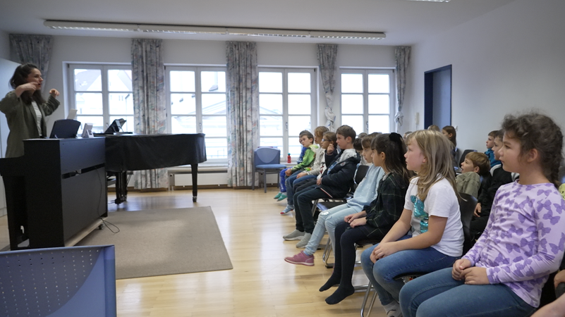 Die ersten Mädchen im Nachwuchschor der Augsburger Dommusik | Bild: BR Die ersten Mädchen im Nachwuchschor der Augsburger Dommusik