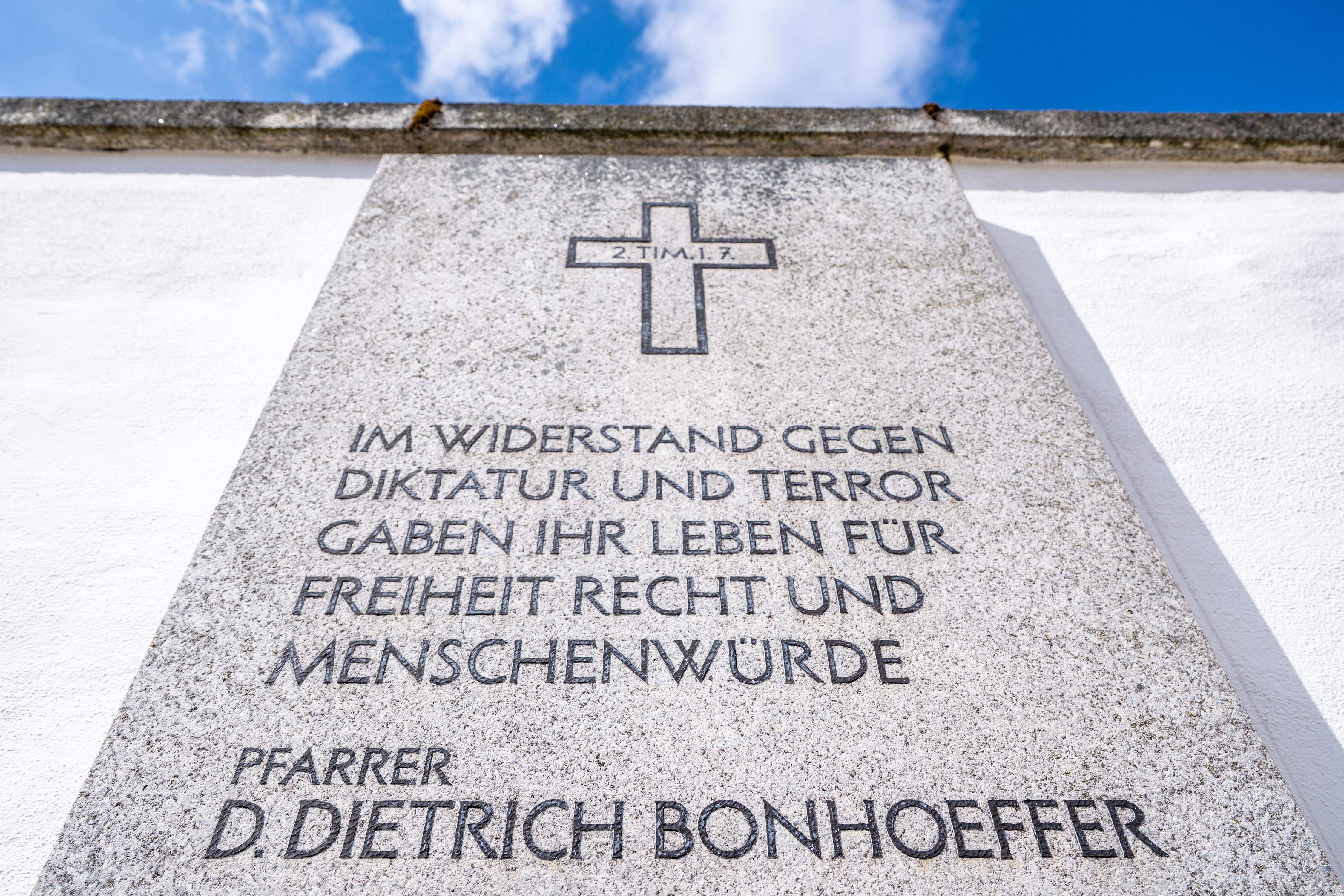 Gedenktafel im ehemaligen Arresthof der KZ-Gedenkstätte Flossenbürg.