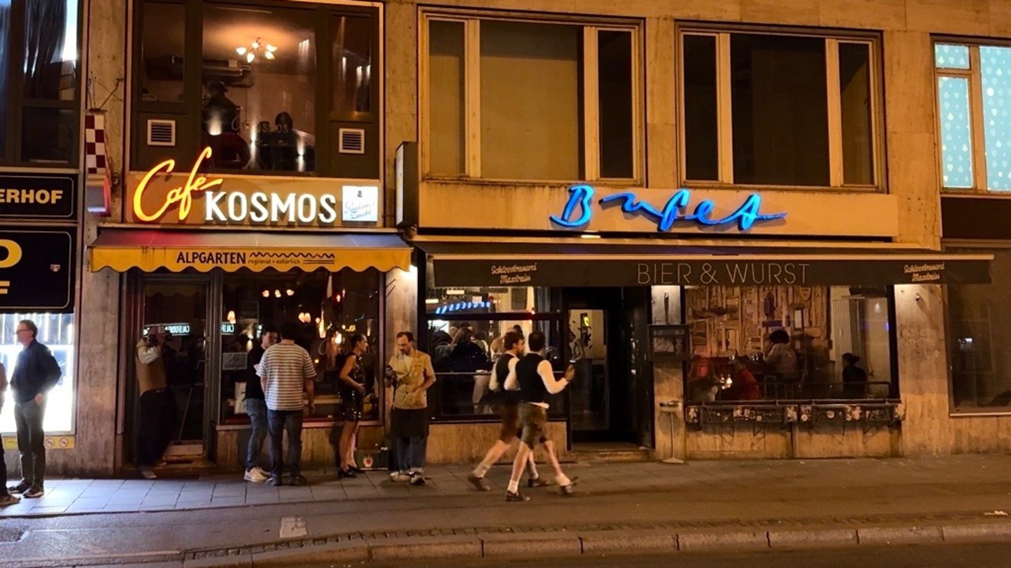 Warum es in München während der Wiesn trachtenfreie Bars gibt