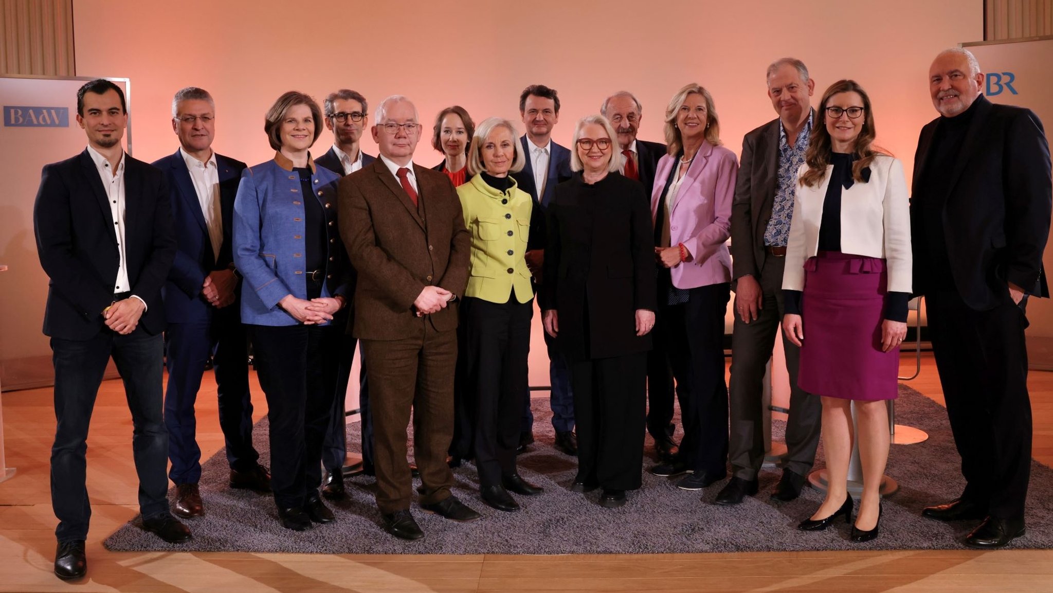 Von links: Dr. Nikil Mukerji, Prof. Dr. Lothar H. Wieler, Prof. Dr. Ulrike Protzer, Björn Wilhelm, Prof. Dr. Oliver Lepsius, Dr. Sibylle Anderl, Prof. Dr. Ursula Münch, Prof. Dr. Christoph Neuberger, Prof. Dr. Monika Schnitzer; Prof. Dr. Markus Schwaiger, Dr. Katja Wildermuth, Prof. Dr. Gerd Schulte-Körne, Andreas Bönte.