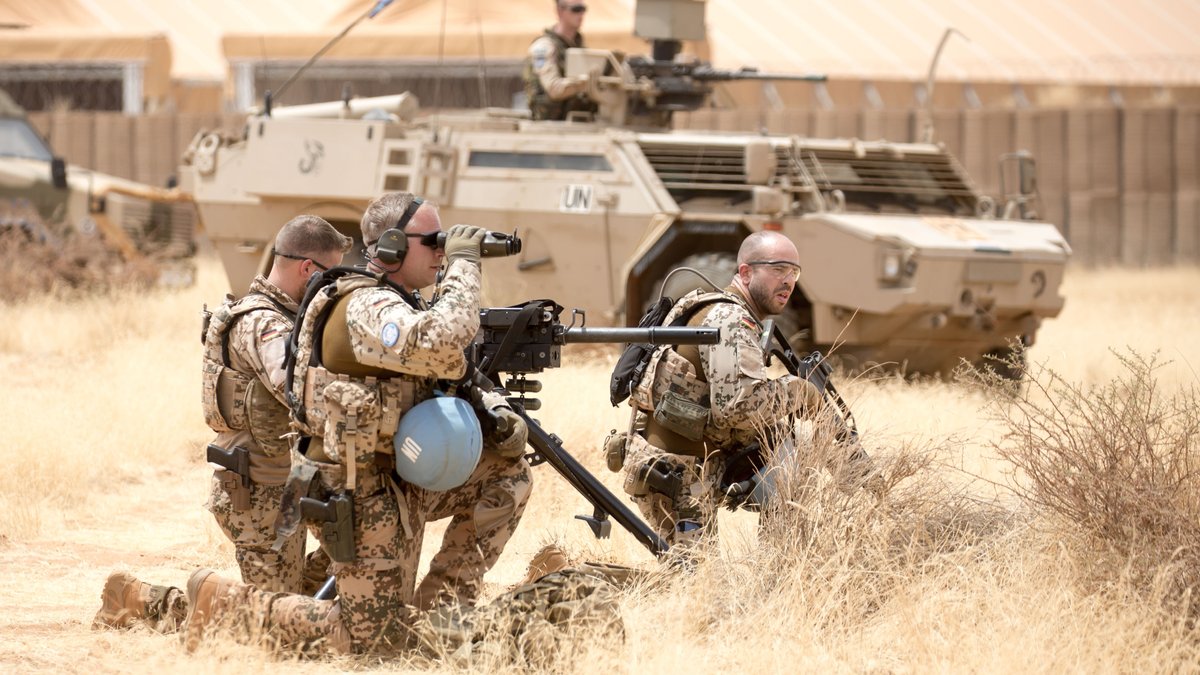 Bundeswehrsoldaten sind im April 2016 bei einer Übung im Camp Castor in Gao in Mali im Einsatz.