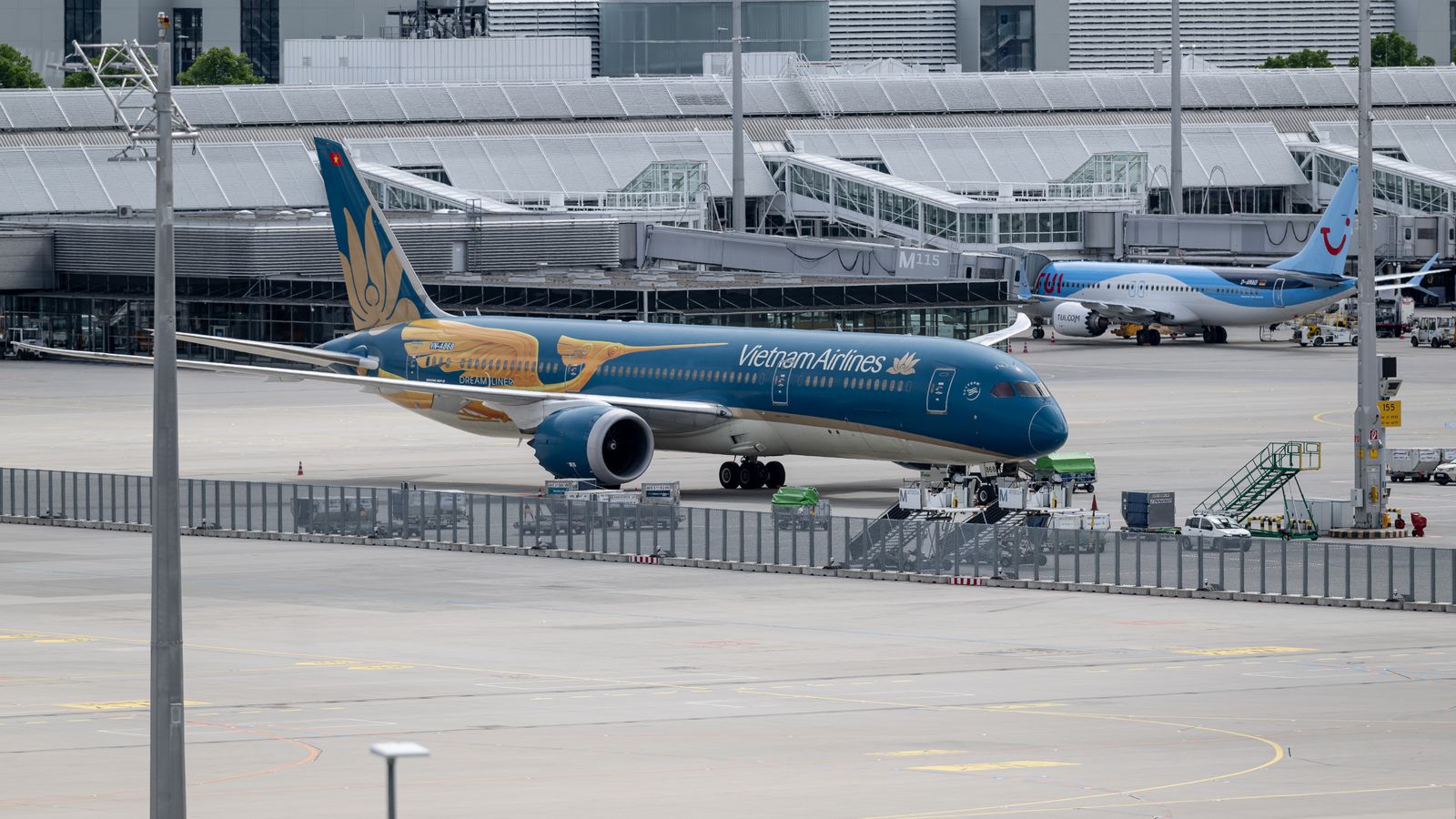 Problems during takeoff in Munich: Dreamliner has to turn back