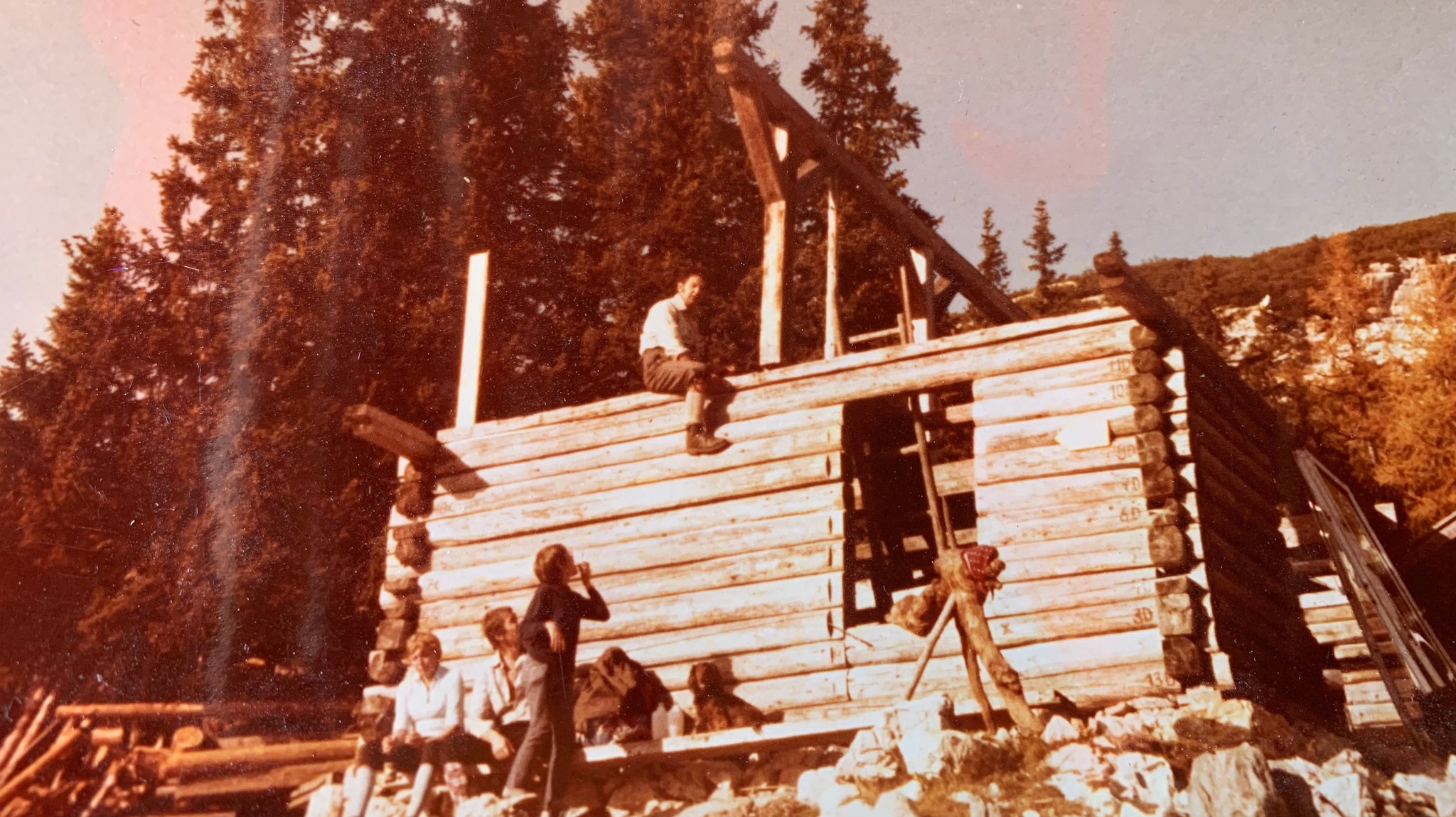In russischer Blockbauweise gebaut: Die Pleisenhütte im Karwendel. Gelernt hat  Zimmerer Toni Gaugg die Bauweise während seiner Kriegsgefangenschaft. 