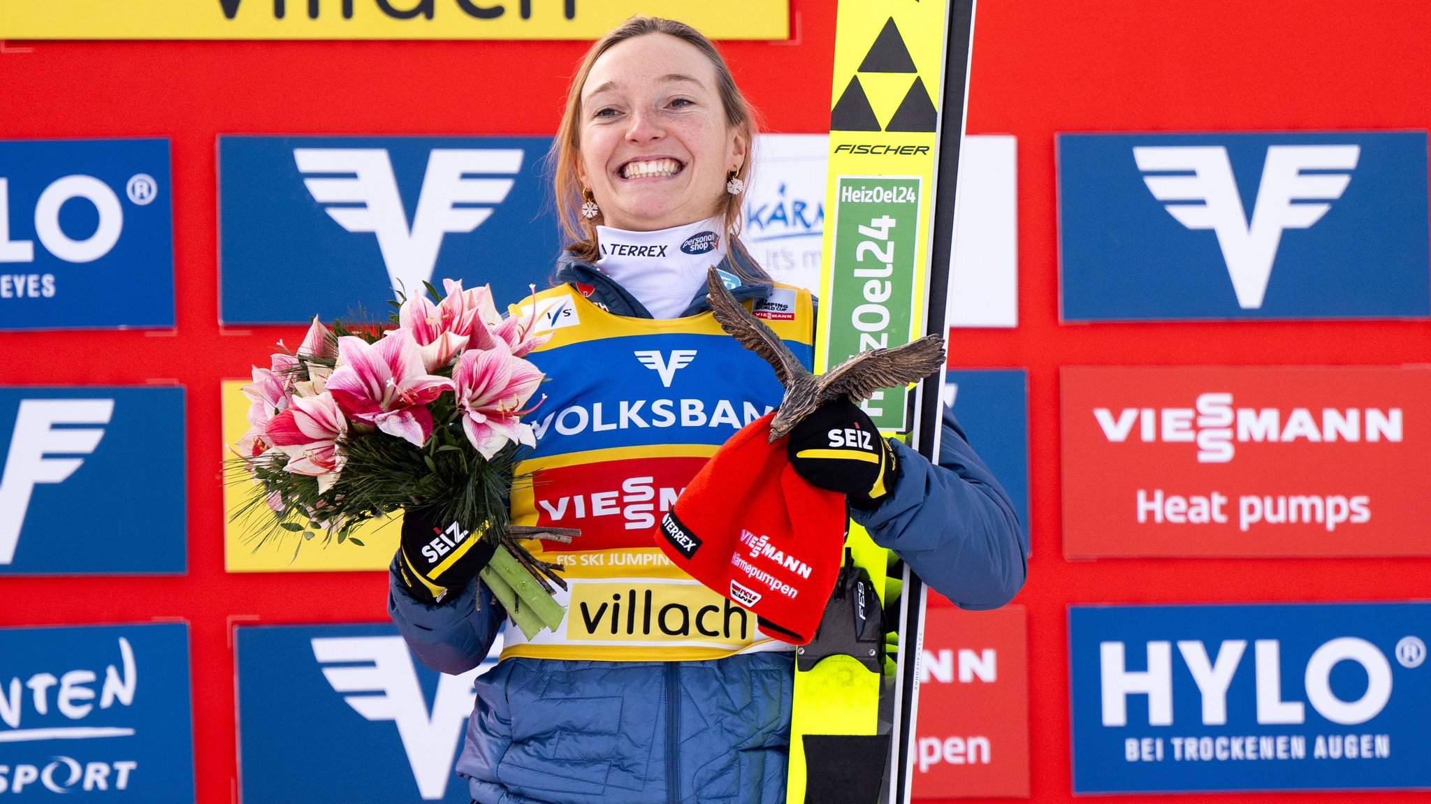 Skispringerin Schmid mit besonderem Geburtstagsgeschenk