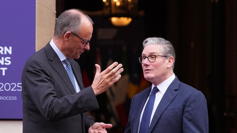 (Archivbild) Friedrich Merz und der britische Premierminister Keir Starmer | Bild: dpa-Bildfunk/Kirsty Wigglesworth (Archivbild) Friedrich Merz und der britische Premierminister Keir Starmer