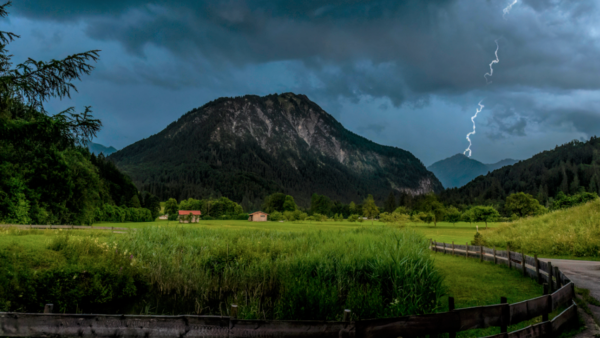 Wetter in Bayern: Lokale Unwetter und Sahara-Staub