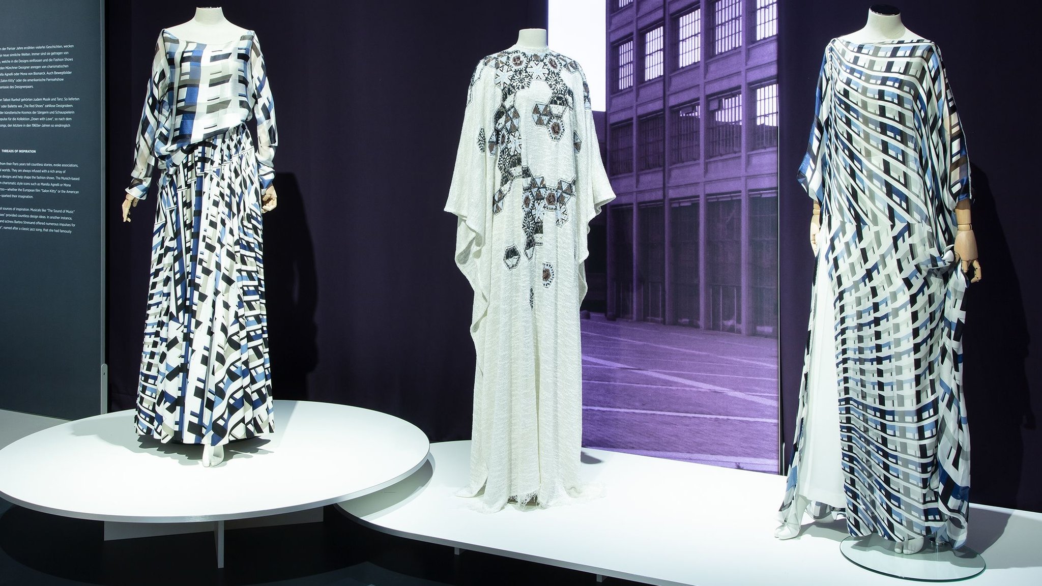 3 Kleider in der Ausstellung "Celebrating Fashion" | Bild: Bernhard Rampf/tim Augsburg 3 Kleider in der Ausstellung "Celebrating Fashion"