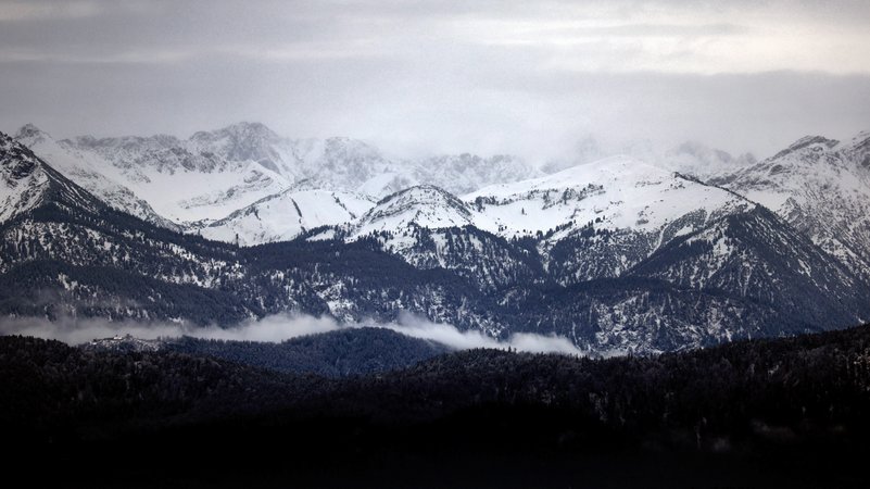 Schneebedeckte Alpen | Bild: pa/dpa/Karl-Josef Hildenbrand Schneebedeckte Alpen