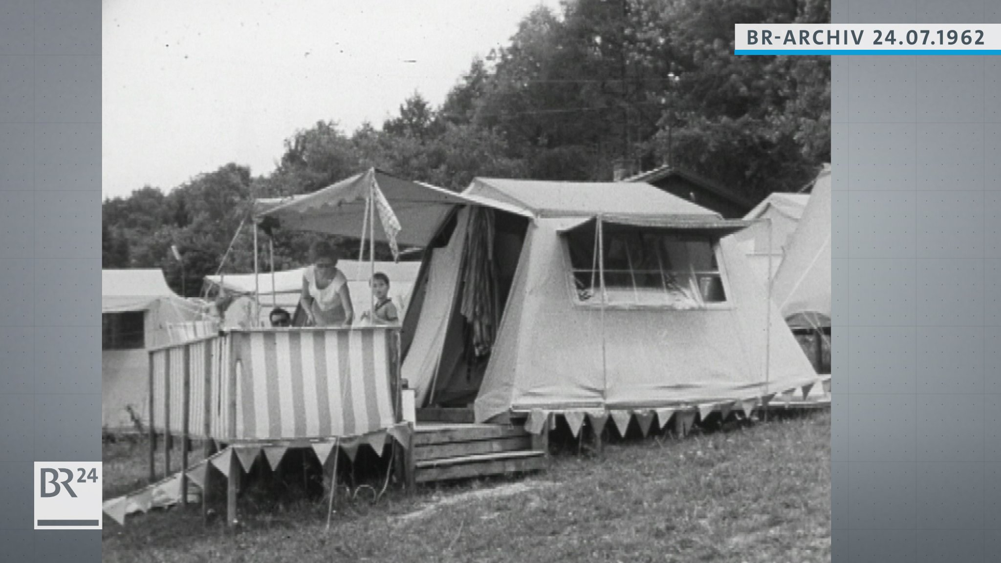 Familie beim Campen 