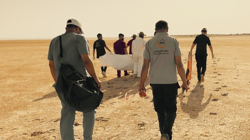 Tunesien setzt Migranten systematisch in der Wüste aus – nicht alle überleben. | Bild: Bayerischer Rundfunk 2024/ ARD Dokumentation Tunesien setzt Migranten systematisch in der Wüste aus – nicht alle überleben.