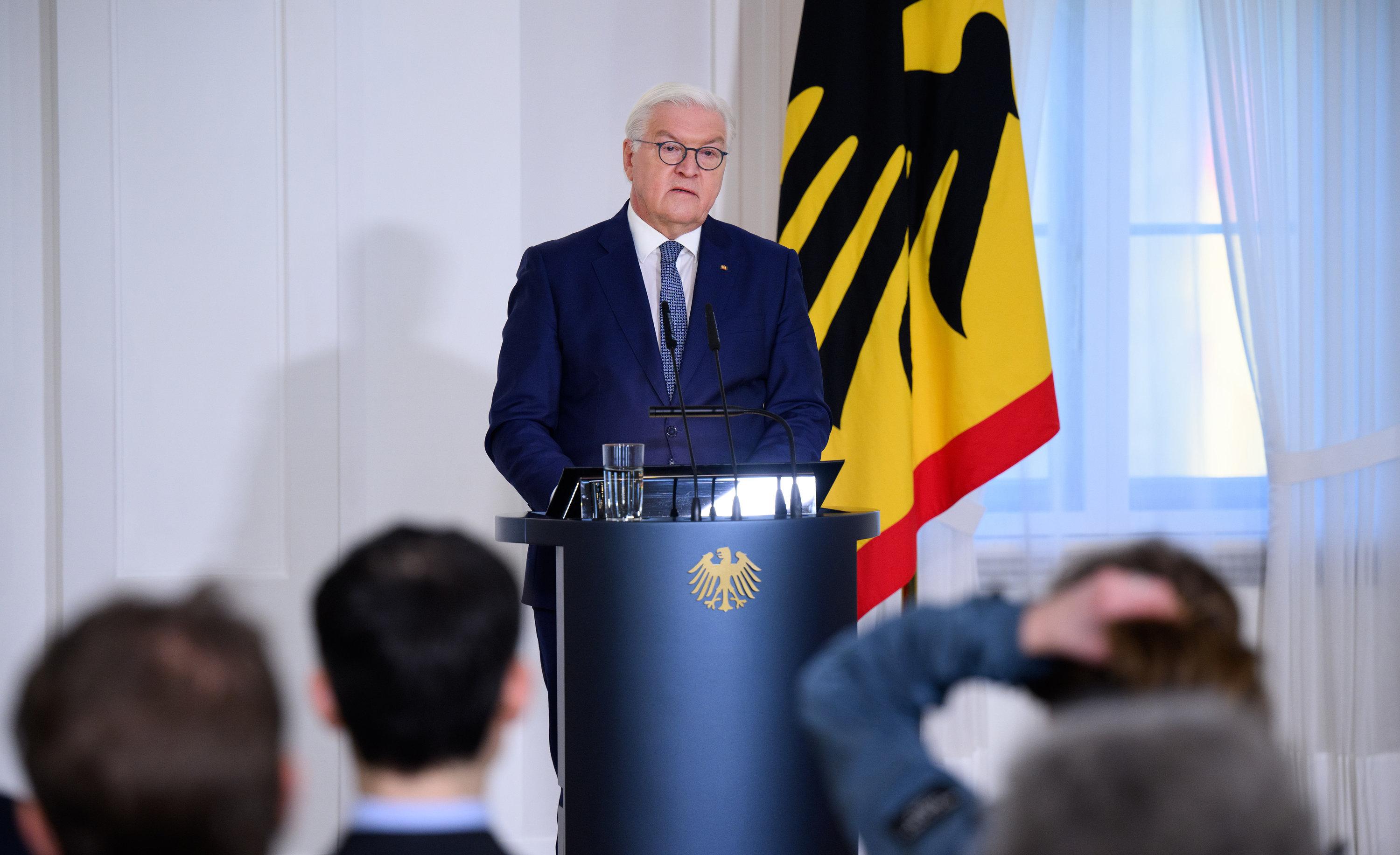 Bundespräsident Frank-Walter Steinmeier spricht beim Gesprächsforum des Bundespräsidenten mit dem Titel «Geglückt, aber nicht garantiert. Zustand und Zukunft unserer Demokratie nach 75 Jahren Grundgesetz» im Schloss Bellevue.