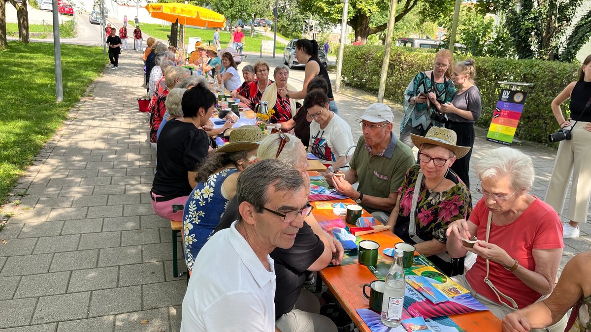 Zu sehen ist die Picknick-Tafel in Mühldorf