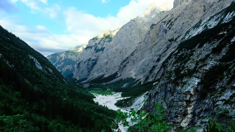 Weg von der Partnachklamm durchs Reintal | Bild: picture alliance / SZ Photo | Stephan Rumpf Weg von der Partnachklamm durchs Reintal